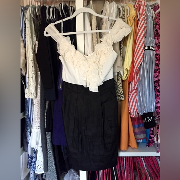 🚨4/$10🚨Bebe Floral Appliqué Sheath Dress - Picture 2 of 10